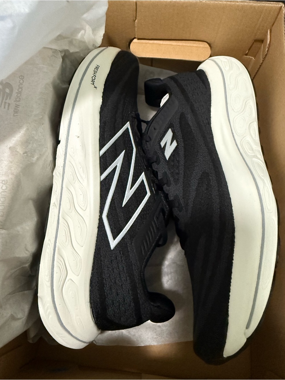 BNNU New Balance Vongo V6 size 10